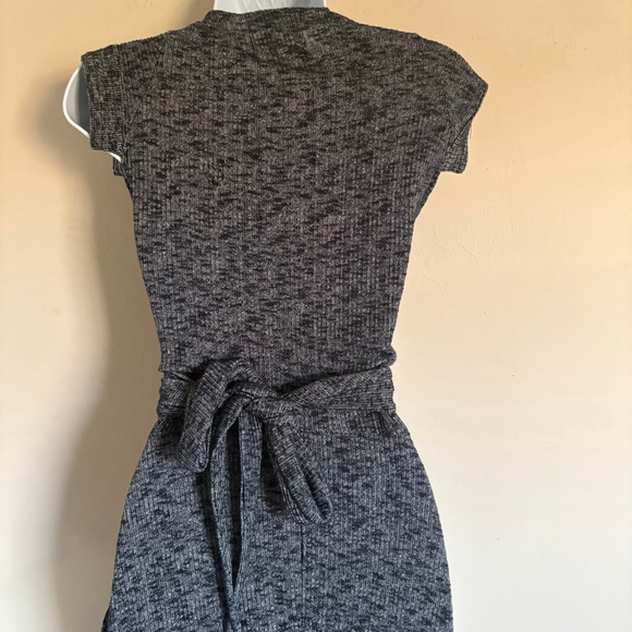 Women's Vena Cava Vogue Gray Ribbed Knit Tie-Front Midi Dress Size 4 - Picture 9 of 16